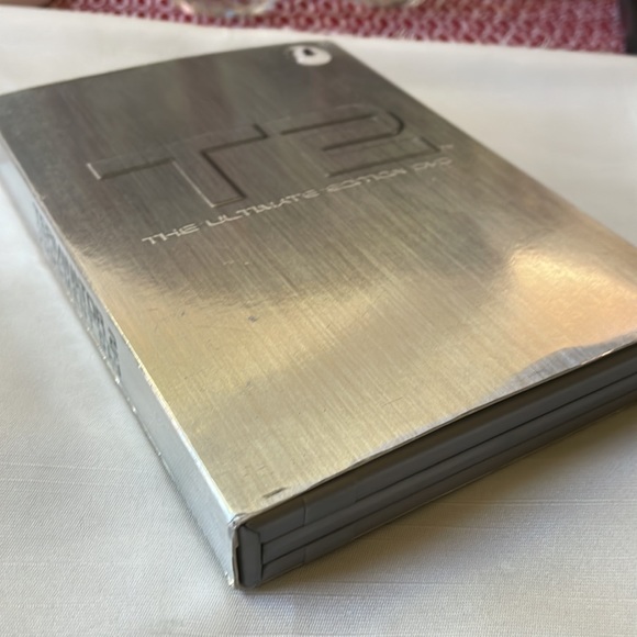 T2 Terminator 2 The Ultimate Edition Judgment Day DVD 2 Disc Set - Picture 9 of 9